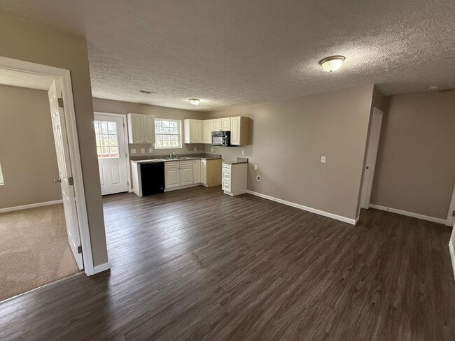 Building Photo - 3 bedroom 2 bath Single Family Home White Pine, TN