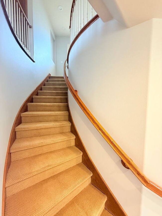 Building Photo - Pet-Friendly Hillside 4BR Home with New Flooring | Newbury Park