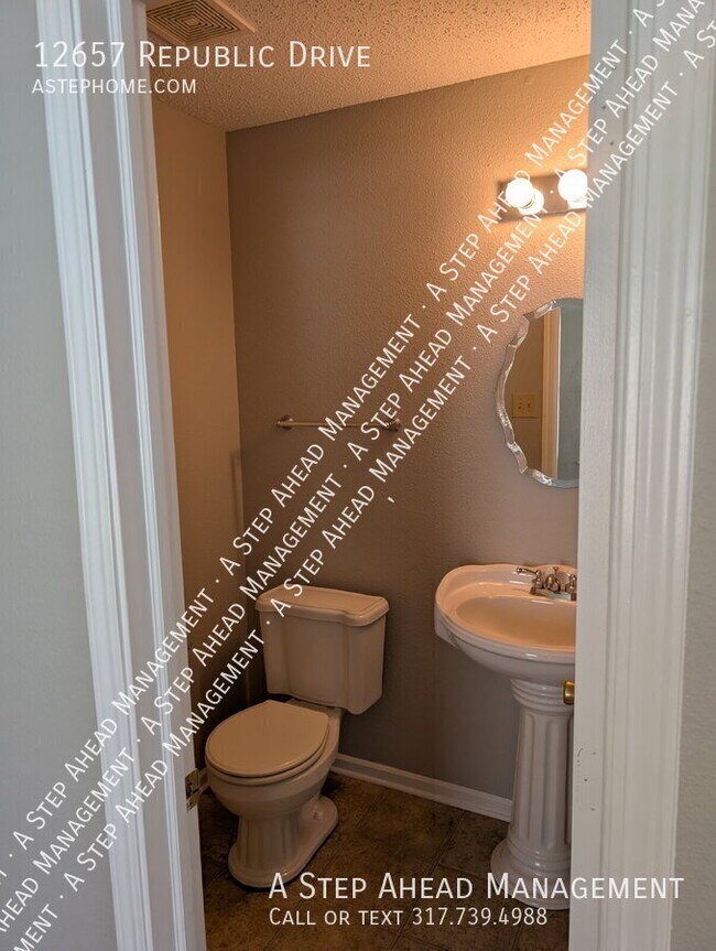 Building Photo - 12657 Republic Dr