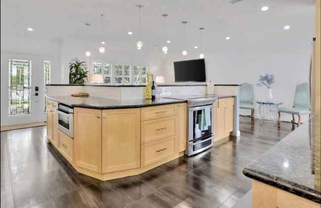 Building Photo - 105 Orchard Ridge Ln