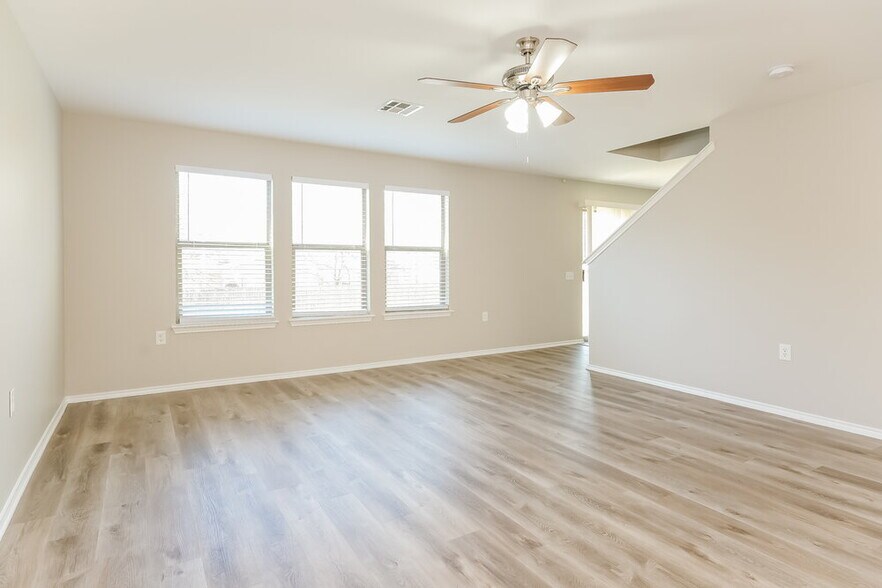 Building Photo - 5403 S Hearsey Dr