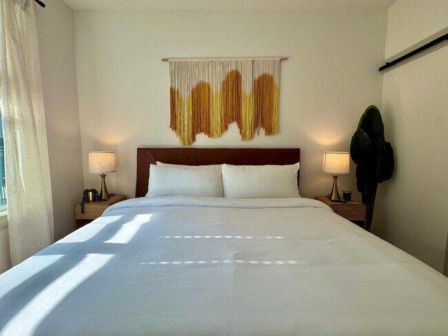 Building Photo - 1301 Leah Ave