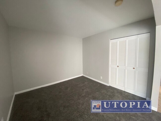 Building Photo - Ocean Views: 2Bd/2Ba + Office - Sunny, Top Floor Condo, Deck, Pool & Hot Tub