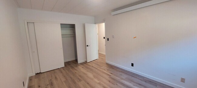 Building Photo - Lovely Apartment in Sehome