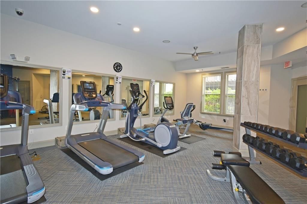 Building Photo - 901 Abernathy Rd NE