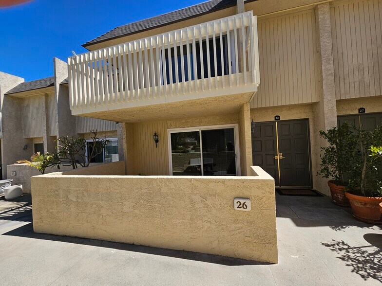 Unit entry - 1200 Opal St