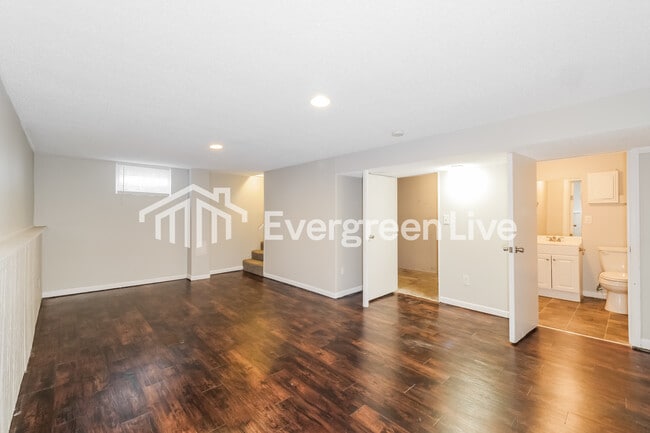 Building Photo - 3126 S Maywood Ave