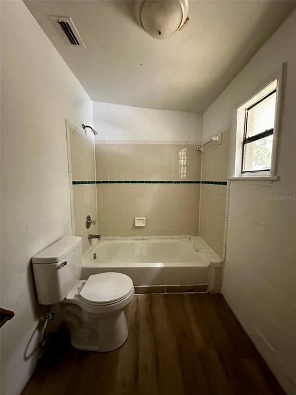 Building Photo - 649 NE Waldo Rd