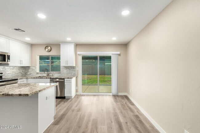 Building Photo - 1602 W Rockwood Dr