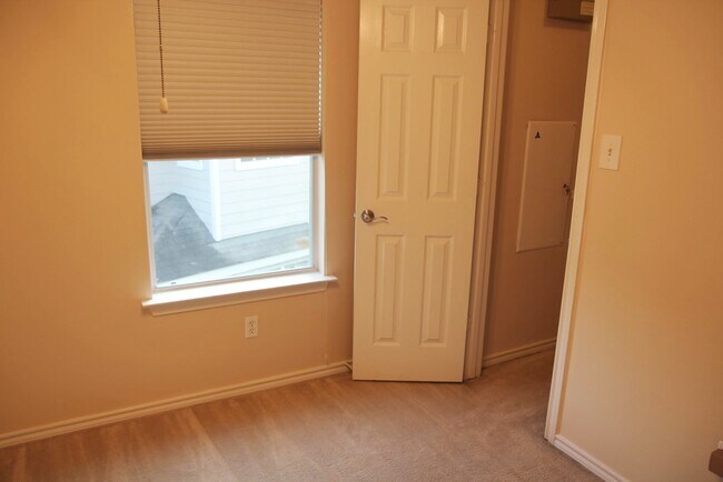 Building Photo - 142 N Camellia Grove Cir