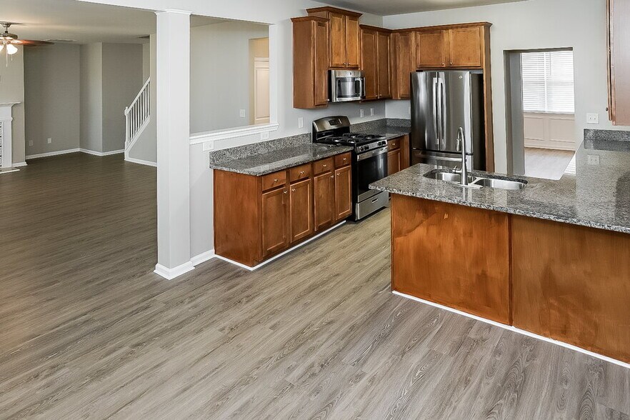 Building Photo - 119 Crescent Brook Crossing