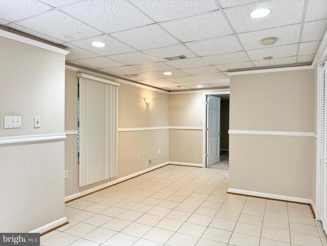 Building Photo - 9 Kimberly Dr