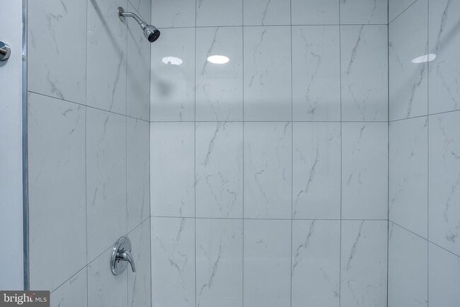 Building Photo - 20 Florence Tollgate