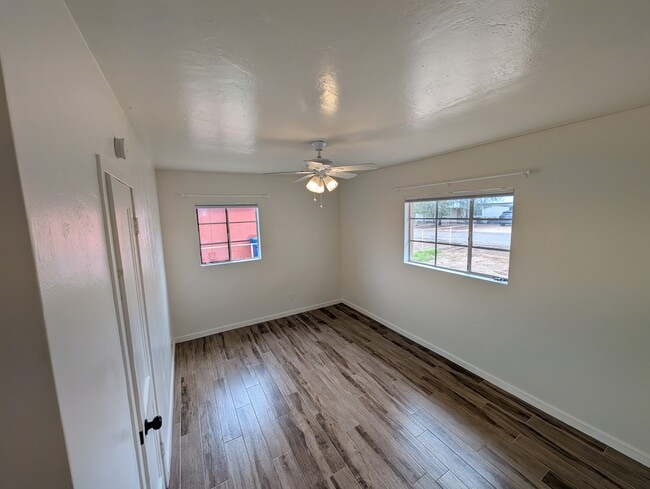 Building Photo - 5034 E 17th St