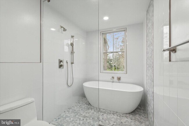 Building Photo - 35 Sycamore Pl