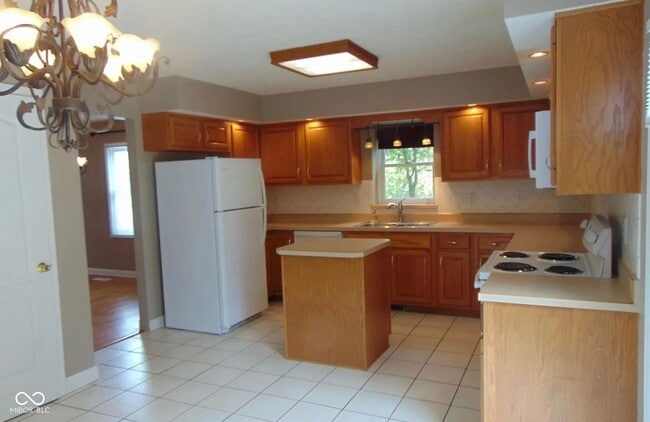 Building Photo - 412 S Prestwick Ln