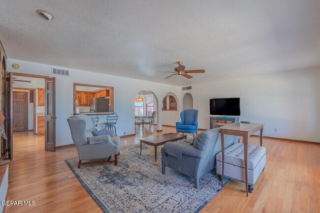Building Photo - 6815 Villa Hermosa Dr