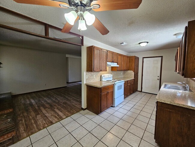 Building Photo - 3413 Pathway Cir