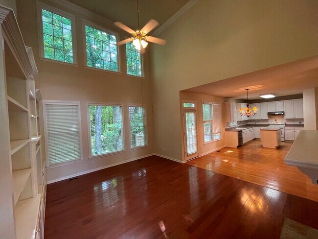 Building Photo - 400 Park Creek Dr