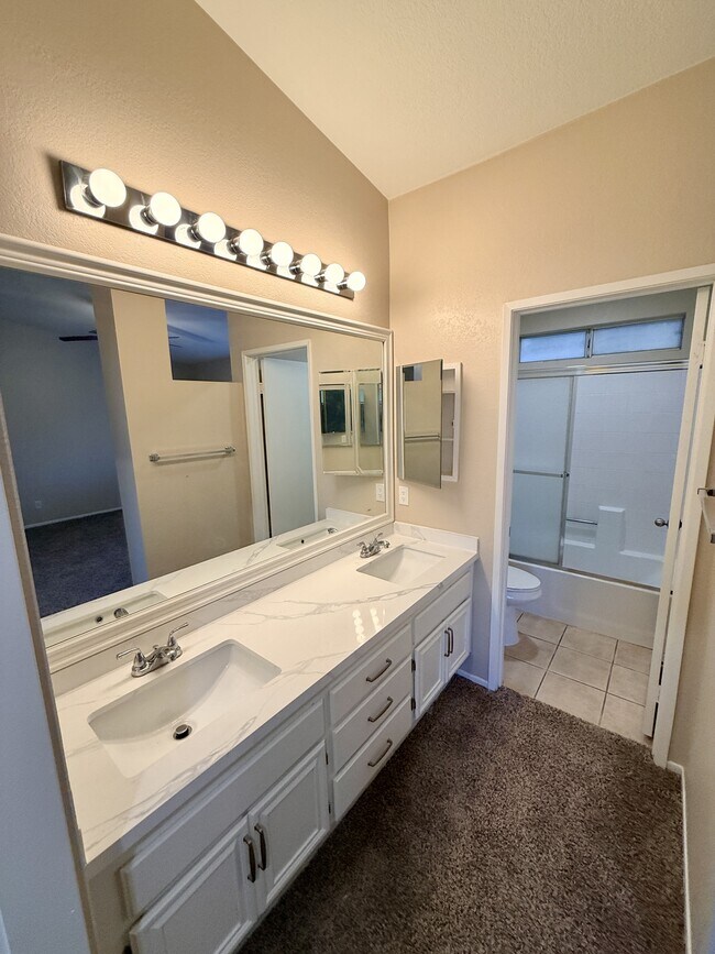Building Photo - 4238 Brookside Dr