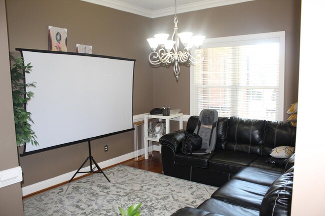 Building Photo - 4 Bedroom Single Family Home in Nashville