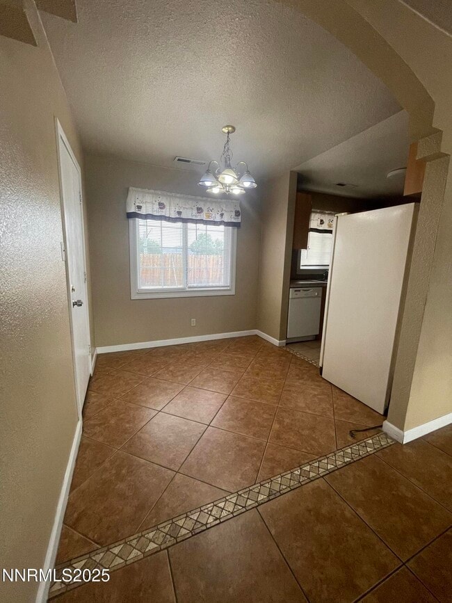 Building Photo - 914 Melrose Dr