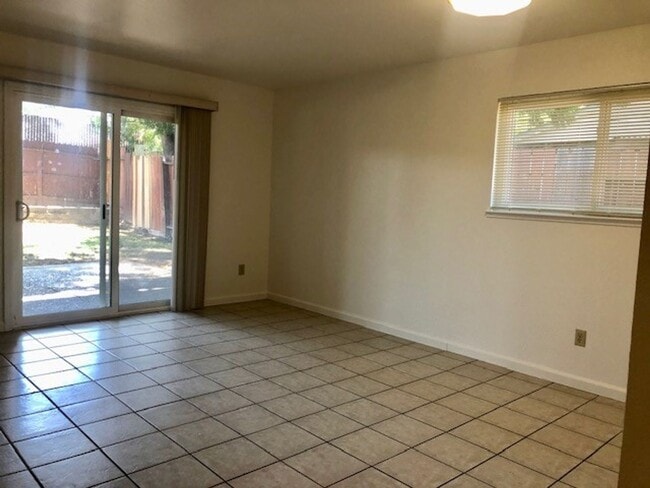 Building Photo - 7521 Blackthorne Way