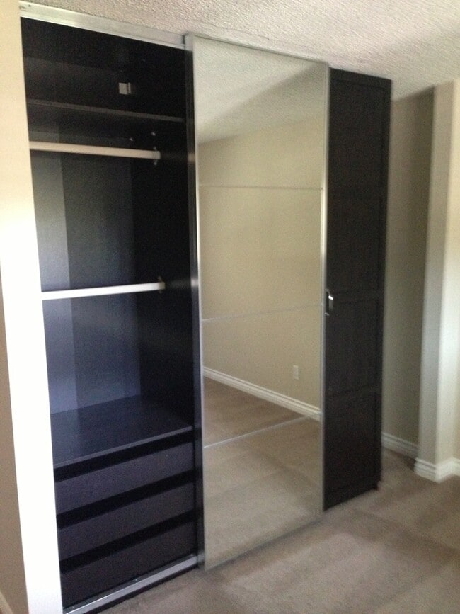 Building Photo - Yorba Linda Condo, 2 bedroom, 2 bath, single story, pet friendly, 1 car garage