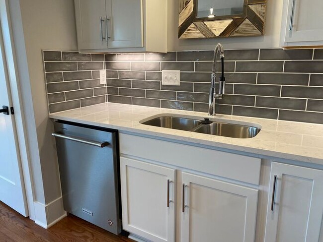 Building Photo - Newer Contruction - 3 Bed 3.5 Bath 3 Stories!