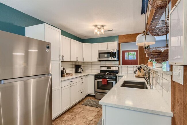 Building Photo - 9639 Newfoundland Cir