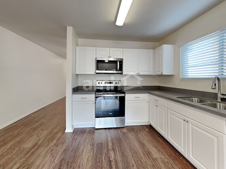 Building Photo - 1133 S 111th Cir