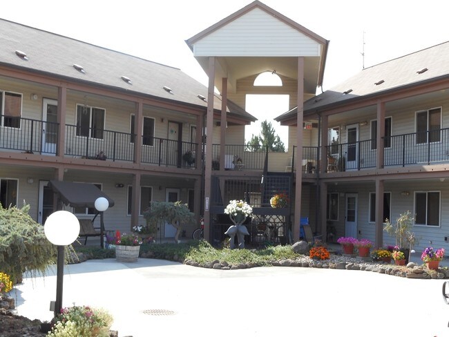 Redmond Triangle Apartments Redmond, OR Apartment Finder