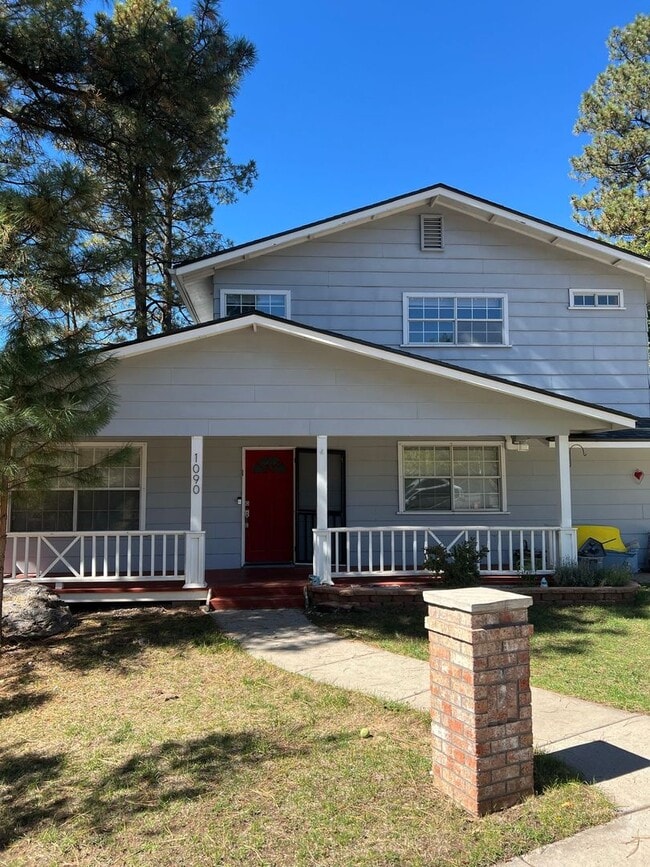 Building Photo - Beautiful Rockridge Home for long term Lease.