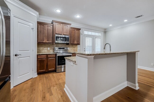 Building Photo - Spacious 4BR Townhome with Elevator in the Heart of Pooler