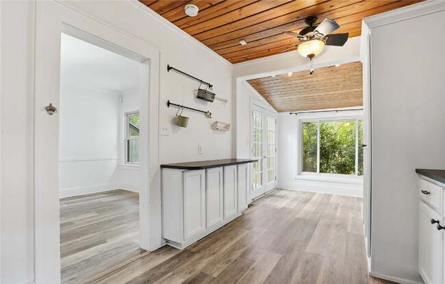 Building Photo - 2 Bed | 1 Bath Near Cherry Street!