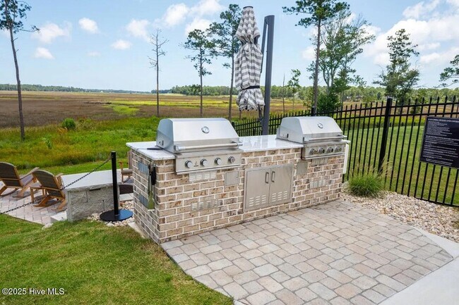 Building Photo - 4568 Tides Wy