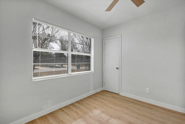 Building Photo - Beautifully Refreshed 3-Bedroom Home – Modern Kitchen & Spacious Interior