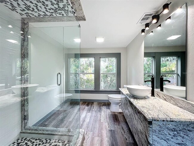 Building Photo - 210 15th St E