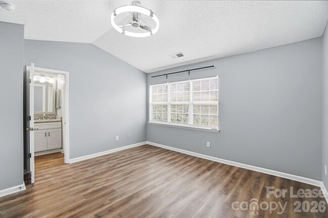 Building Photo - 1760 Forest Side Ln