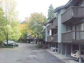 Building Photo - Sylvan Heights Condo - Minutes From Downtown.  Rent includes Water/Sewer & Garbage.  Clubhouse in...
