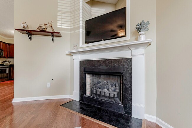 Building Photo - Furnished Rental Utilities included