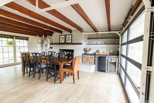 Building Photo - 728 S McCollum Dr