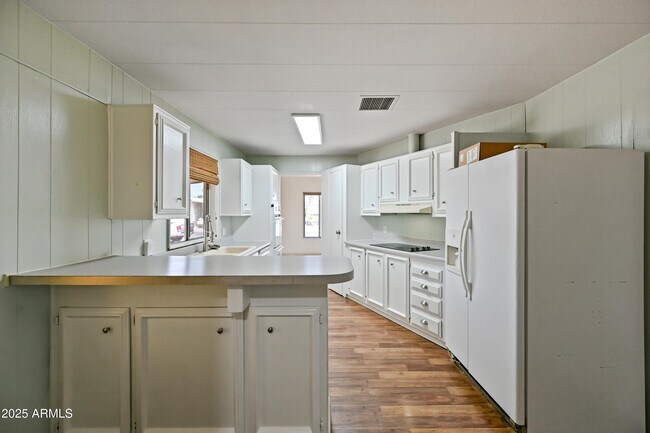 Building Photo - 156 N Hawes Rd