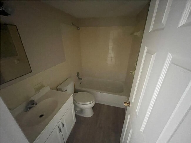 Building Photo - 4128-4126 Shoreline Dr