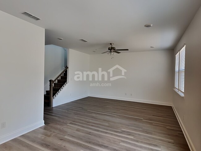 Building Photo - 215 Argea Dr
