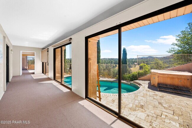 Building Photo - 2349 Loma Vista Dr