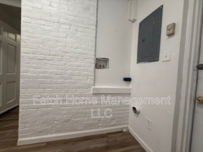 Building Photo - 347 S George St