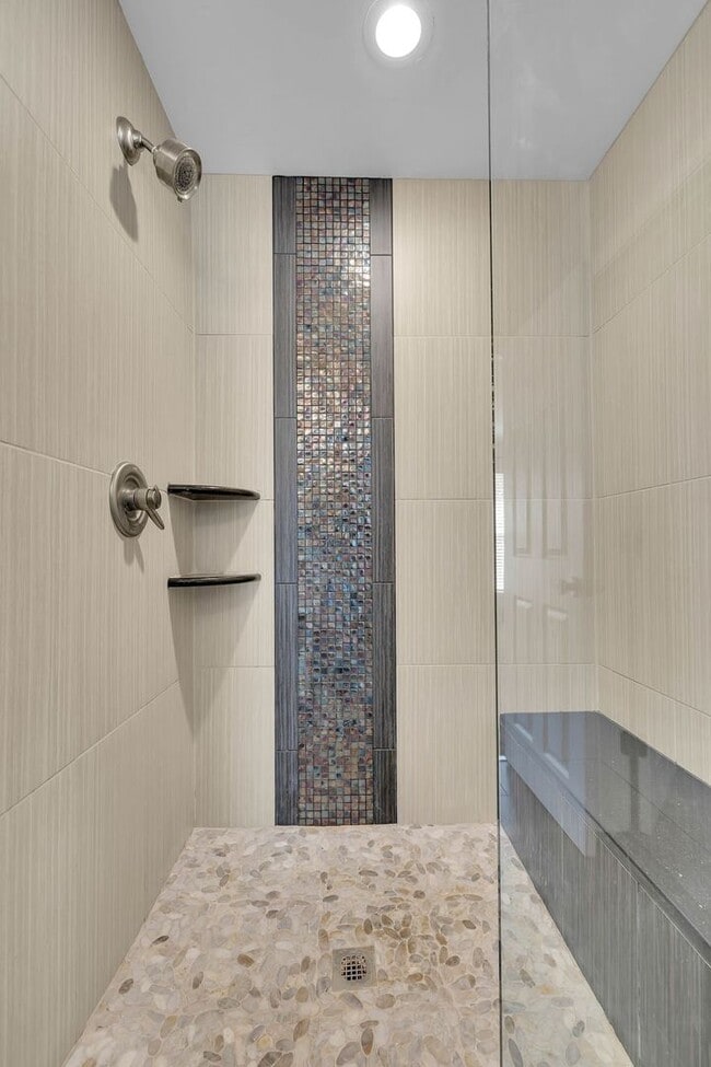 Building Photo - Beautiful and light-filled home in the desirable Normandy Place community located in Nashville’s ...