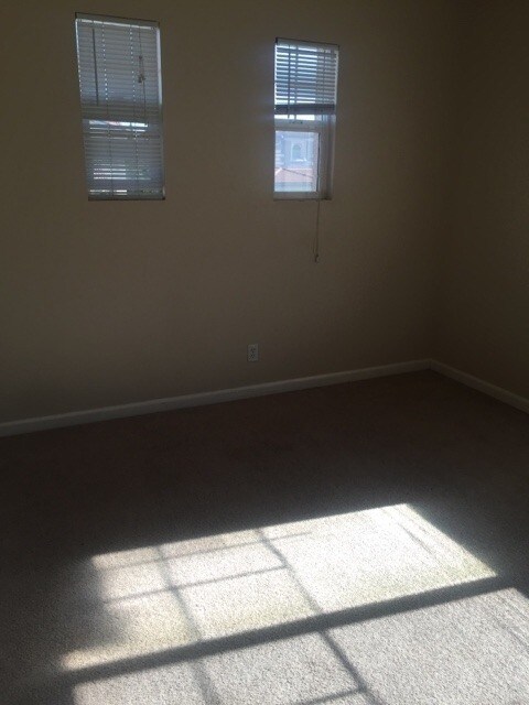 Building Photo - 2366 S Rock Creek Dr