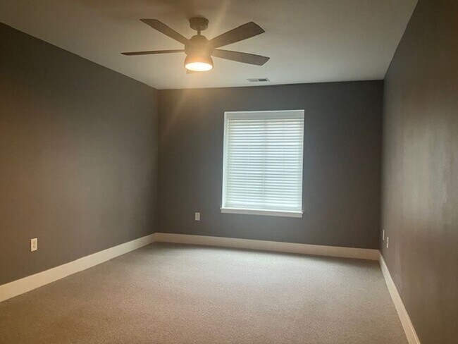 Building Photo - Behrell Condo